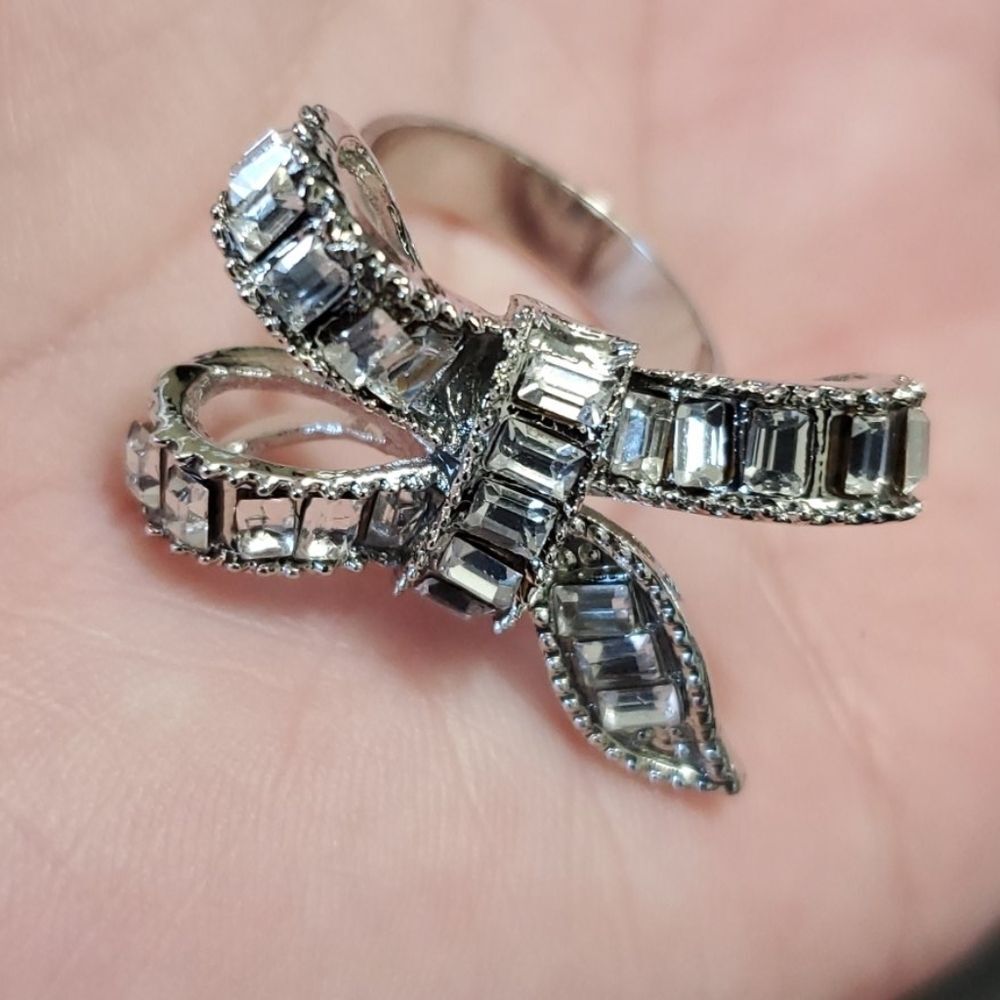 Silver tone bow ring 6.25 clear rhinestone - Picture 10 of 10
